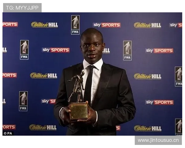 在高位逼抢下基米希与坎特中场调度产生分化趋势