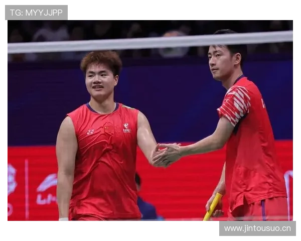 刷到梁伟铿家门口的豪车队，隔壁快递小哥直接懵了