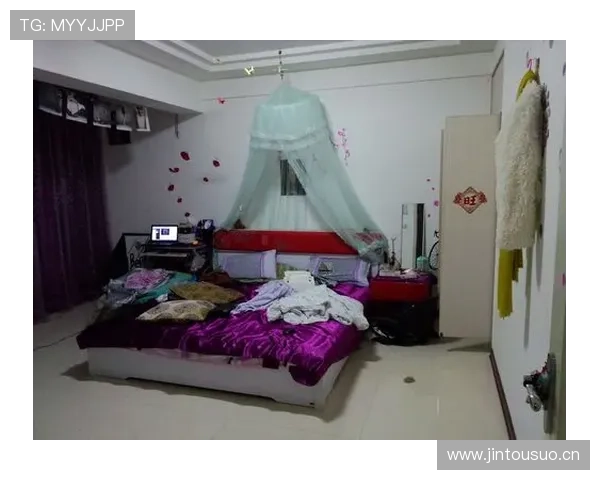 张楠刚发的家居照，窗帘都能单卖个小岛价，这生活差距谁顶得住